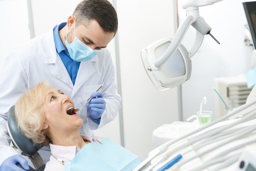 impianto dentale dolorante | Studi Mezzena | Dentista a Brescia