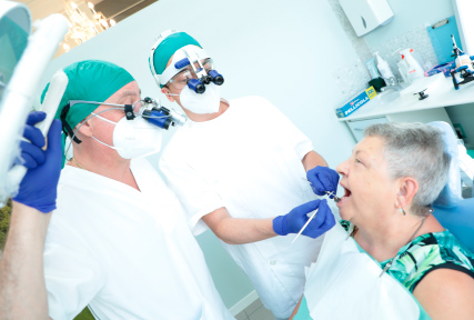 implantologia dentale rischi